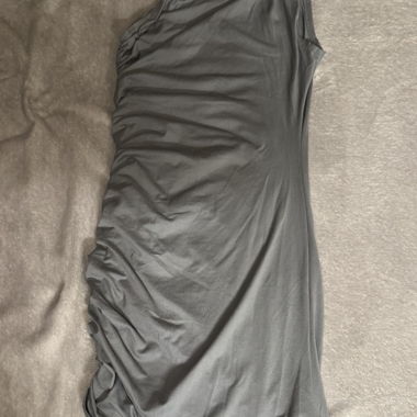 Short grigi arricciati