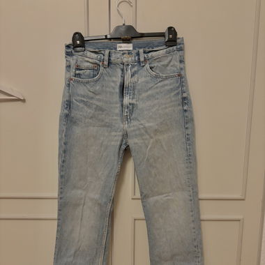 Jeans bleu clair taille haute coupe droite 
