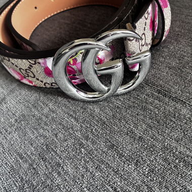 Floral-pattern keychain