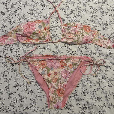 Blumenbikini in Rosa