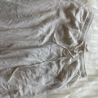 weisse dünne stoffhose