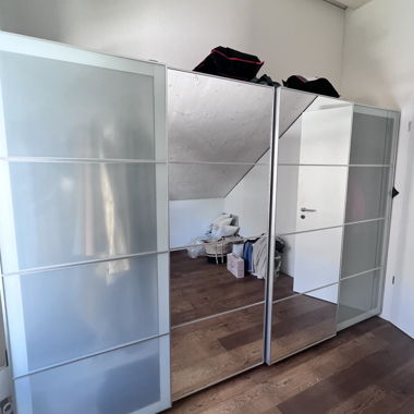 Kleiderschrank