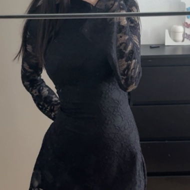Robe noire en dentelle