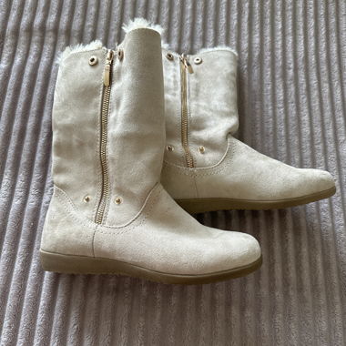 Beige gefütterte Stiefel
