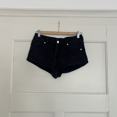H&M black shorts