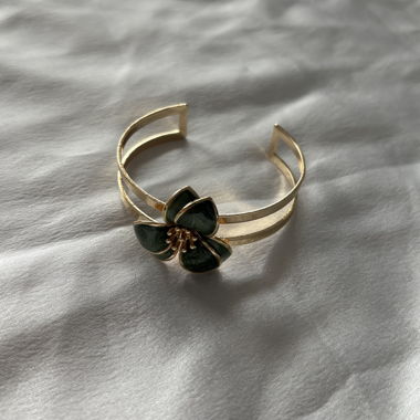 Golden flower bracelet