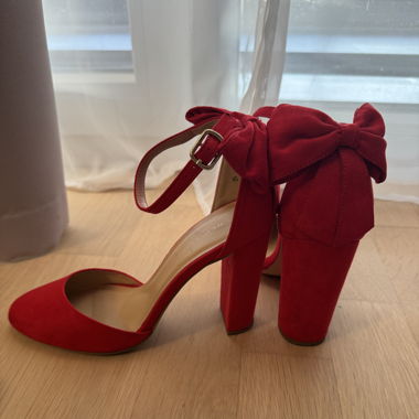 Talon rouges noeud
