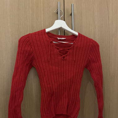 Pull lacé rouge 