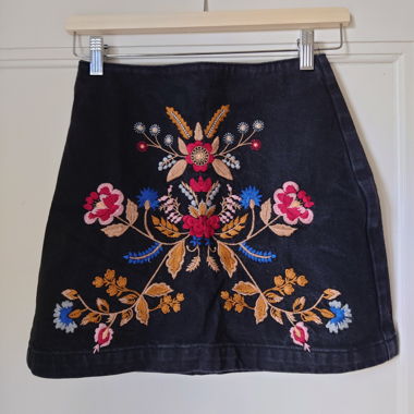 Mini jupe brodée Topshop