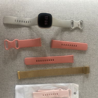 Fitbit Versa 3 dazu 3 Austauschbänder und Fussband