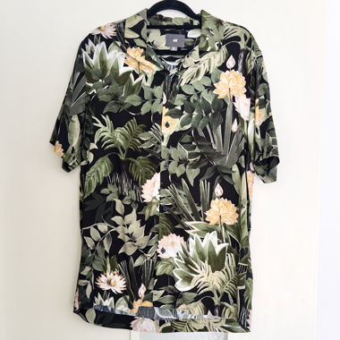 camicia abbottonata floreale verde e nera H&M
