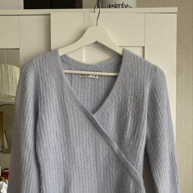 Holister V-Neck Pullover