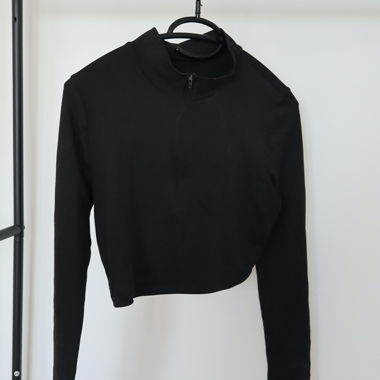 Top nero con zip SHEIN