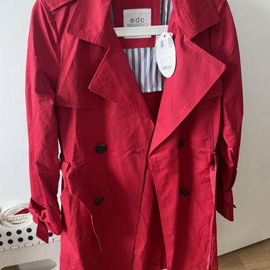 Trenchcoat EDC rosso con cintura