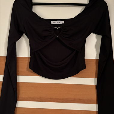 Black Scandy Top