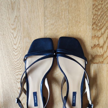 Flache Sandalen 