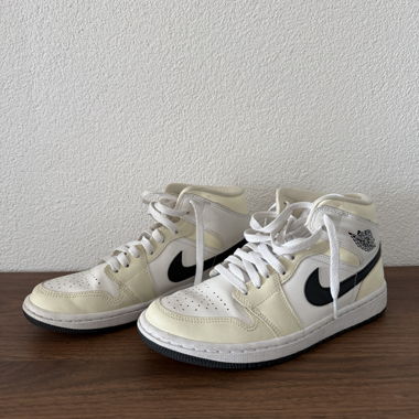 Nike Air Jordan 1 Mid Creme/Schwarz Gr. 40