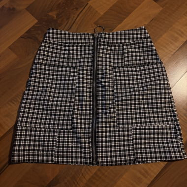 Checked short skirt