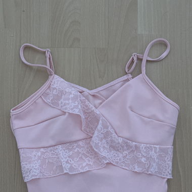 pink top