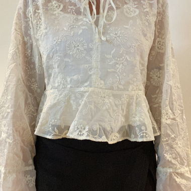 Blouse blanche en dentelle