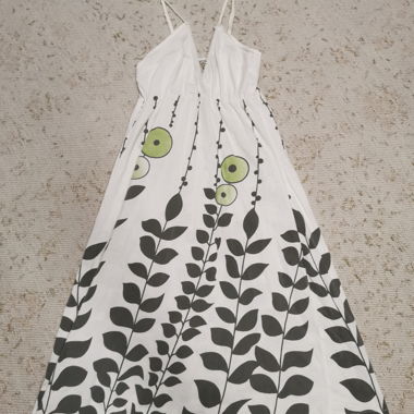 Weisses Sommerkleid mit Print