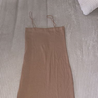 Beiges Kleid