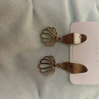 Shell earrings