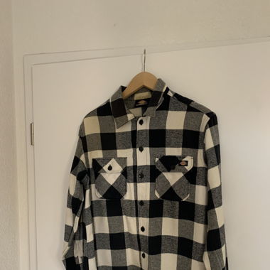 Surchemise à carreaux noire et blanche