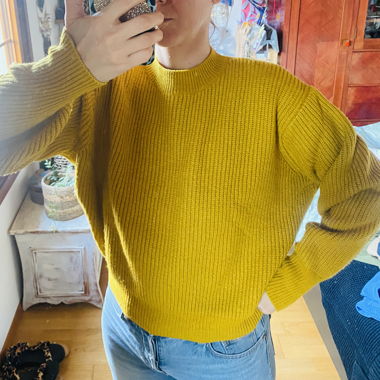 Gelber Pullover