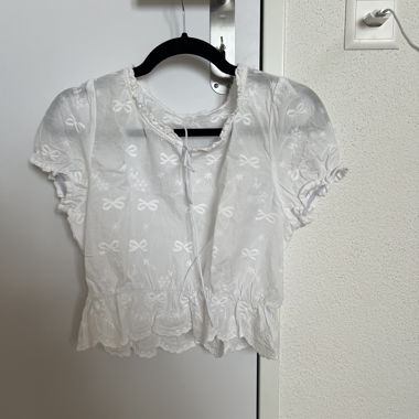 Semi-transparente weisse Bluse