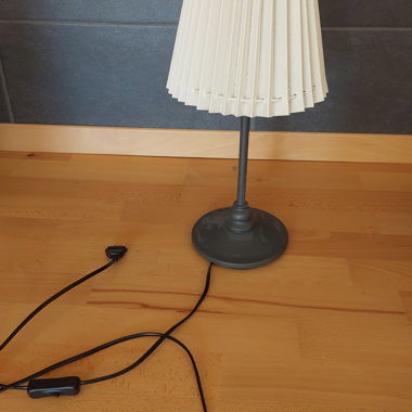 Tischlampe mit Stoffschirm