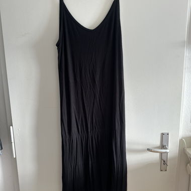 Schwarzes Trägerkleid