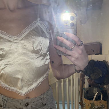 Haut en satin, S