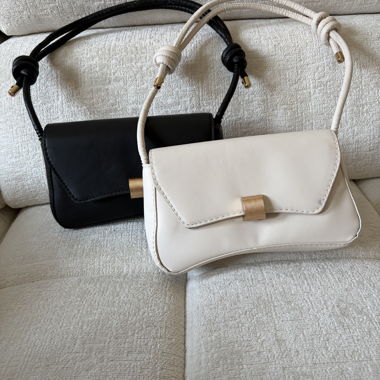Mini borsa a tracolla con chiusura dorata