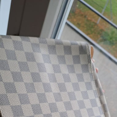 Elegant leather bag