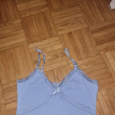 Hellblaues Crop Top