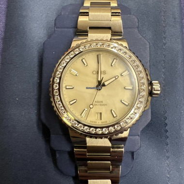 Oris Aquis date diamonds