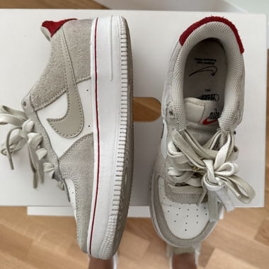 Sneakers Nike bianche e grigie