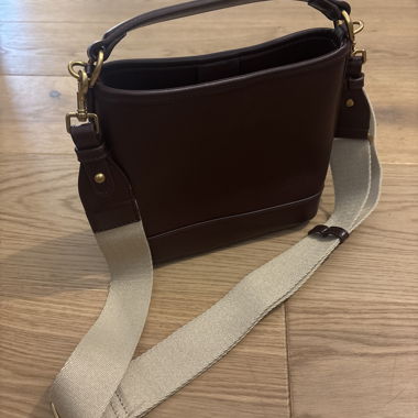 Bordeaux shoulder bag