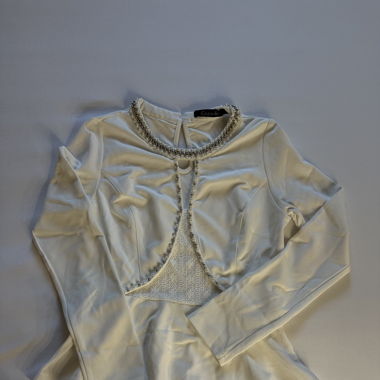 White designer blouse with sewn-on pearls 