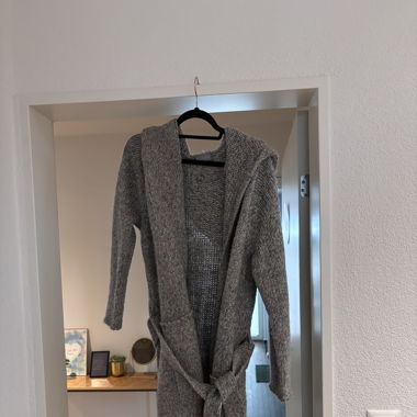Langer Strickcardigan für kalte Tage