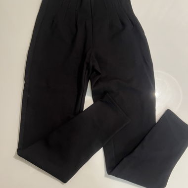 Schwarze Hose