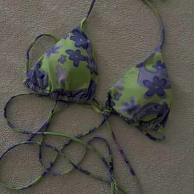 Bershka Bikini Oberteil grün geblümt, Gr. M