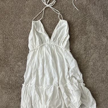Vestito bianco con spalline tipo neckholder