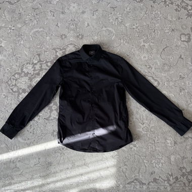 Chemise noire à manches longues
