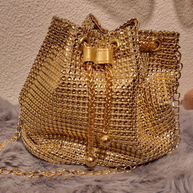 Kleine Goldene Netzhandtasche mit Kette