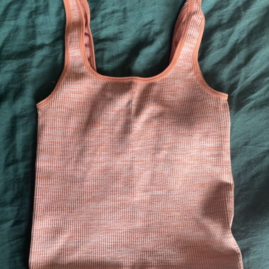 Top con spalline arancione