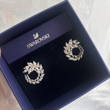 Swarovski crystal stud earrings wreath silver with