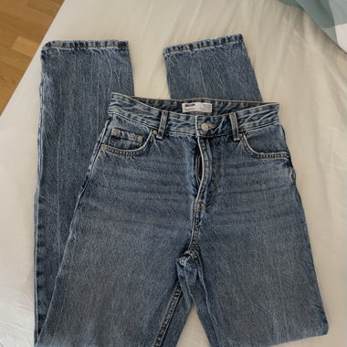 Bershka Straight Leg Jeans blau