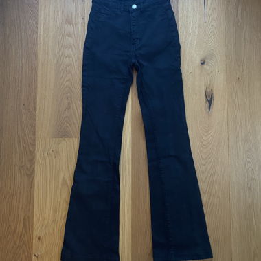 Schwarze Flared Jeans